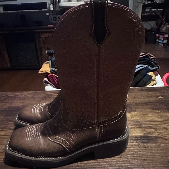 Justin Boots - Picture 2 of 3